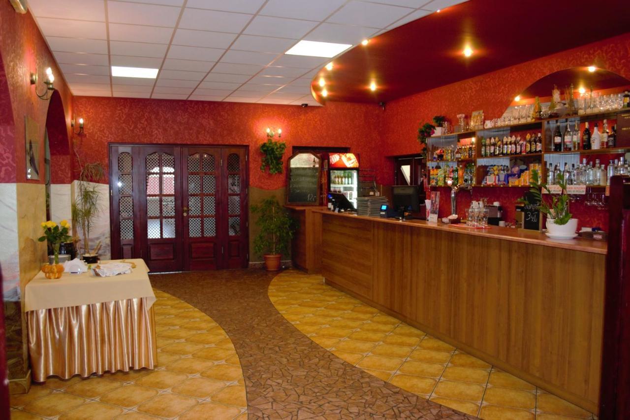 Hotel I Restauracja Jaskolka Alojzow Exterior foto